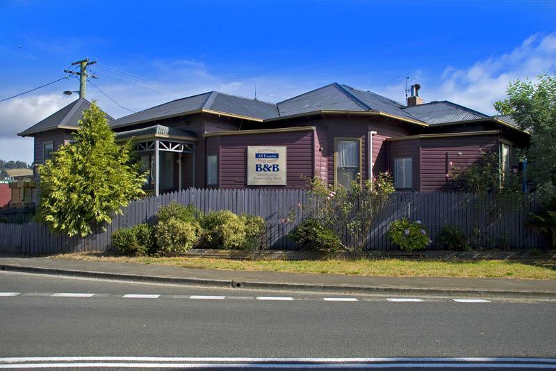 The Bears Went Over The Mountain Geeveston Exterior photo